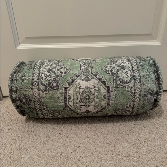 BRAND NEW Green/Black/White Throw Pillow 17x7 in - Picture 1 of 2